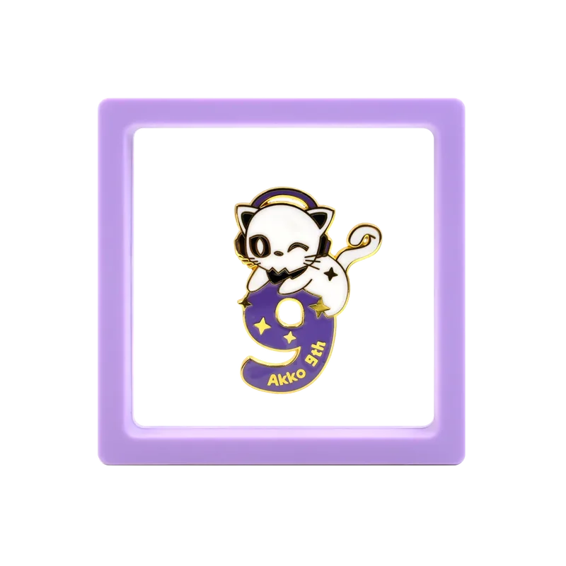 Akko 9th Anniversary Badge de AKKO – jaquette