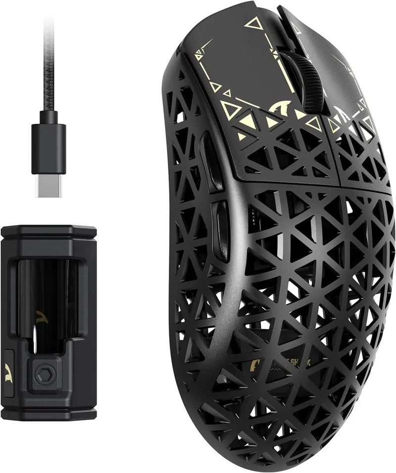 R5 Ultra - Gamingmuis - Koolstofvezel Behuizing - 39g Ultralicht - HyperSpeed Draadloos - 2.4G / Bluetooth / USB-C Bedraad - PAW3950MAX Sensor - 8000Hz Pollingsnelheid - 42.000 DPI - Windows & Mac van Attack Shark, Zwart – cover