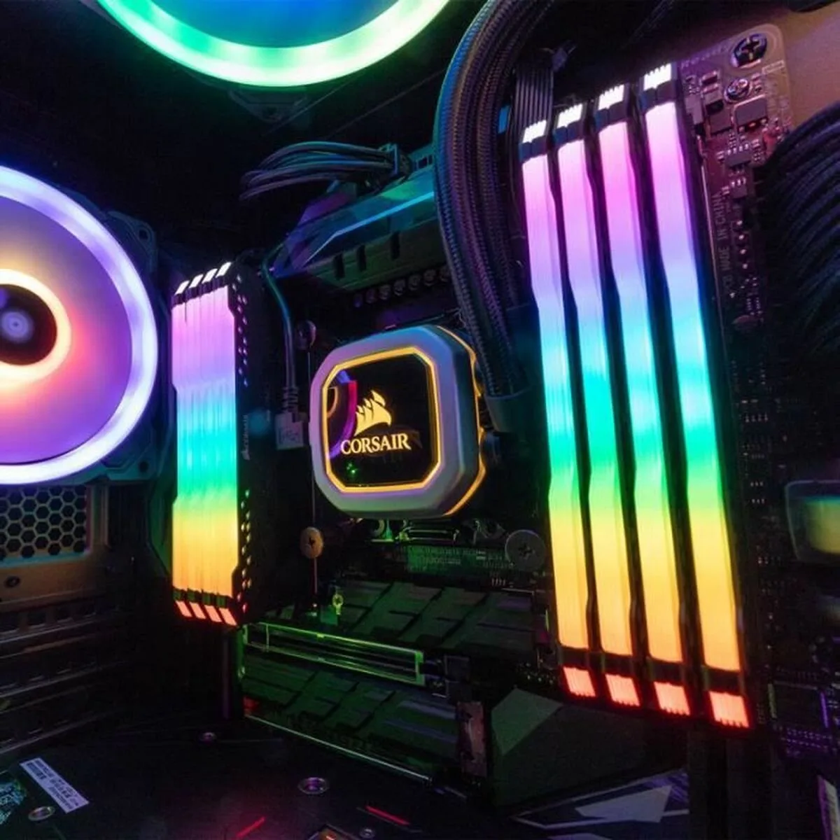 Vengeance RGB Pro - Desktop DRAM geheugen - 32GB - 2 x 16 GB - DDR4 - 3600 MHz (PC4-28800) C18 - 1,35v - CMW32GX4M2Z3600C18 - AMD Ryzen Optimized van Corsair – cover