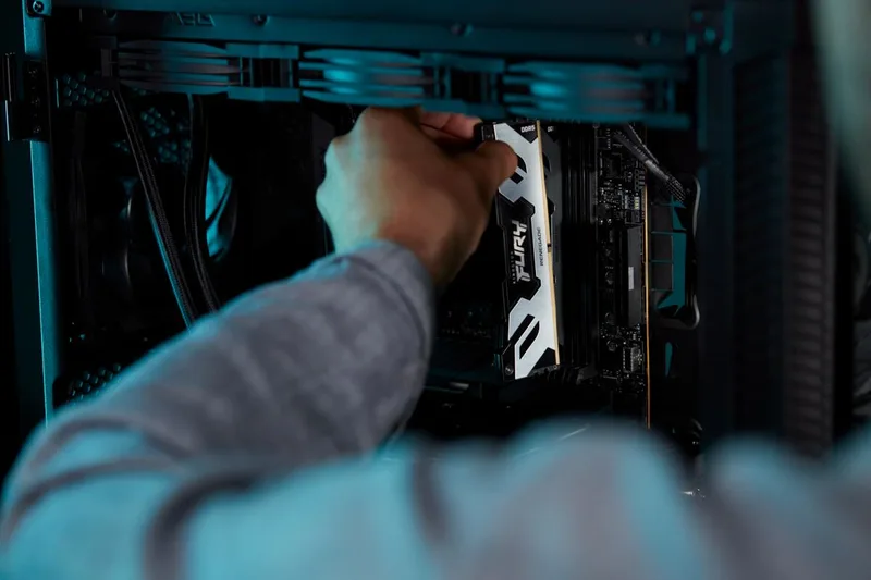 DDR5 48GB PC 6400 CL32 Kingston FURY Renegade Silver XMP retail by Kingston – cover