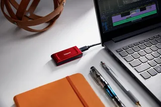 XS1000R - Externe SSD - USB 3.2 Gen 2 - 1050MB/s - Rood by Kingston, Transparent, 1 TB – cover 2 of 3