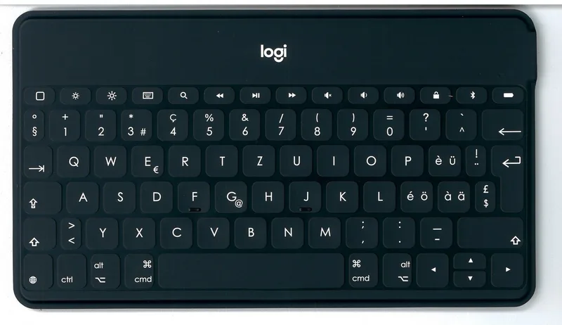 Keys-To-Go Tastatur für iPhone, iPad, Apple TV Schweizer Apple-Tastatur by Logitech, Black, DE – cover