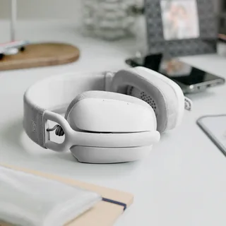 Zone Vibe 100 - Offwhite: Zone Vibe 100 - Gebroken de Logitech, Blanc – jaquette 2 sur 3