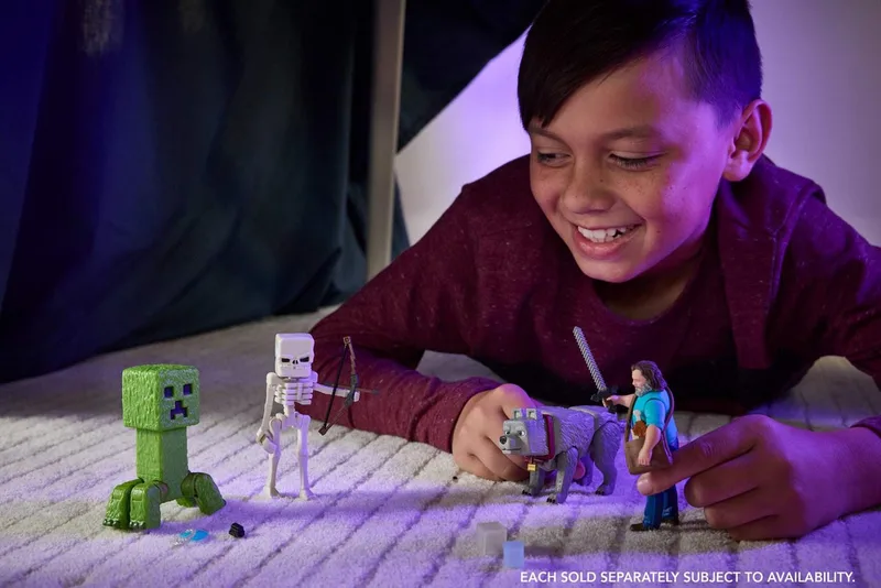 A Minecraft Movie Action Figure - Steve (Iron Sword, Chicken Leg & Satchel) van Mattel – cover 3 van 5