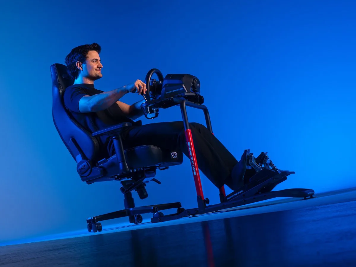 Wheel Stand Lite 2.0 + Thrustmaster T98-P Ferrari 296 GTB - Voor PS5/PS4/PC van Next Level Racing, Zwart – cover