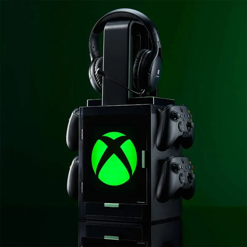 Xbox Light Logo Inspired Gaming Locker voor 4 Controllers - 10 Games - Koptelefoon van Numskull Games, Meerkleurig – cover