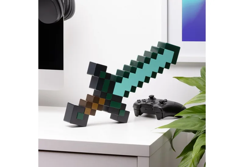 Minecraft - Diamond Sword Light by Paladone – cover 4 of 5