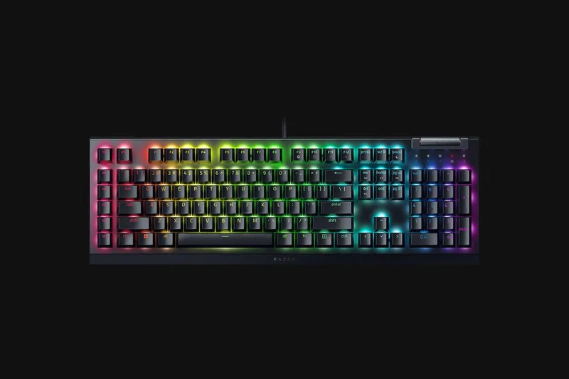 BlackWidow V4 X toetsenbord Gamen USB QWERTY Scandinavisch by Razer, Black, Nordic – cover