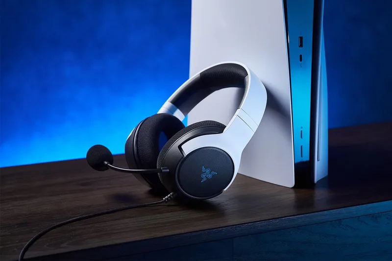 Kaira Pro Gaming Headset (PlayStation) van Razer, Wit – cover