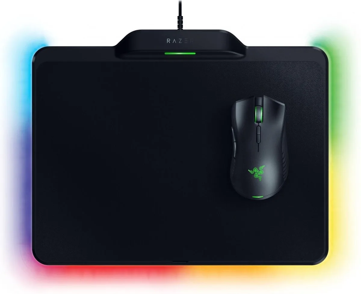 Mamba Hyperflux + Razer Firefly Hyperflux - Mouse + Mat Bundel van Razer, Zwart – cover
