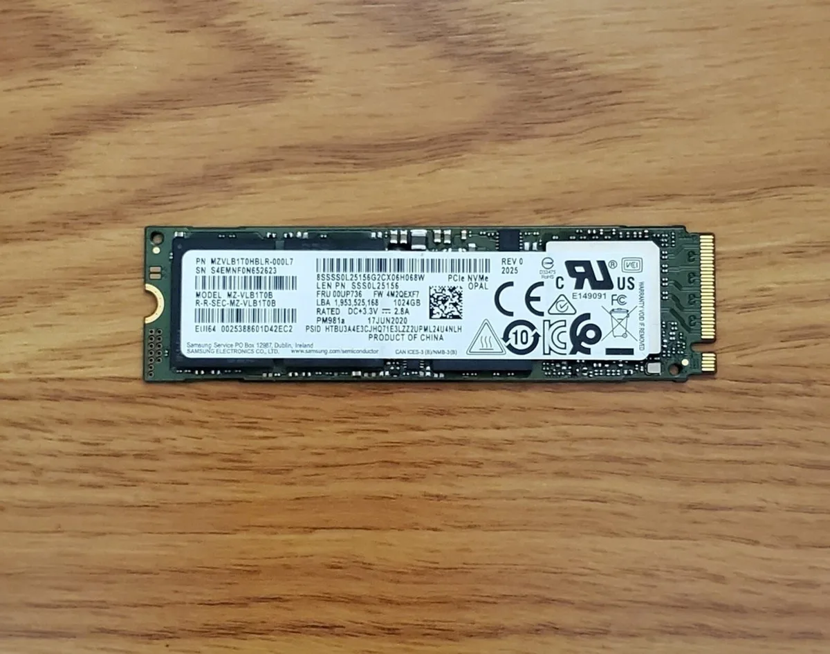 PM981 MZ-VLB1T00 - M.2 SSD - 1TB van Samsung, Zwart, Groen – cover