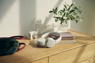WH-CH520 - Draadloze on-ear koptelefoon by Sony, White – cover 2 of 3