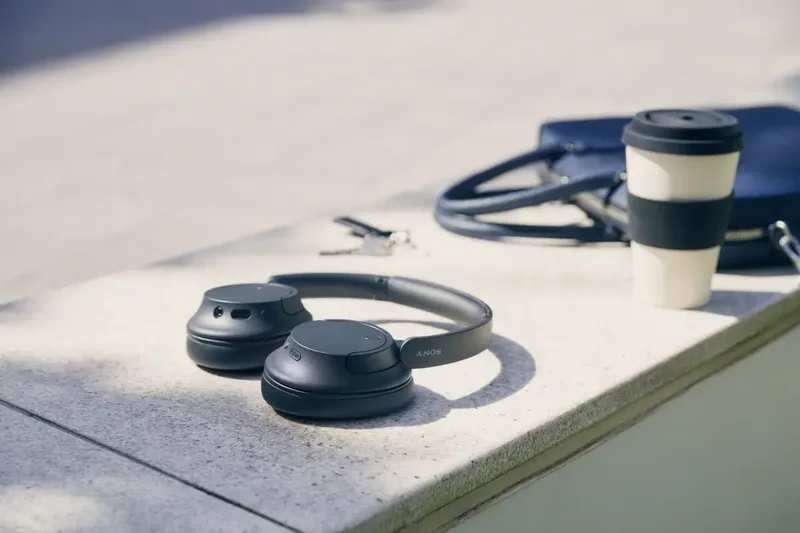 WH-CH720N – Draadloze over-ear koptelefoon met Noise Cancelling de Sony, Noir – jaquette 2 sur 3