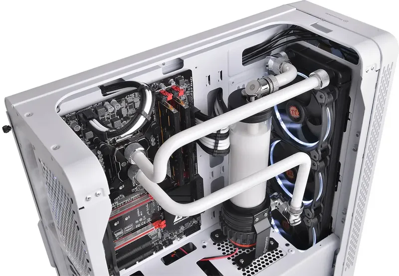 K Thermaltake Pacific C-PRO G1 4 PETG Tube 16mm OD Compression Chrome Chrome by Thermaltake – cover 2 of 3