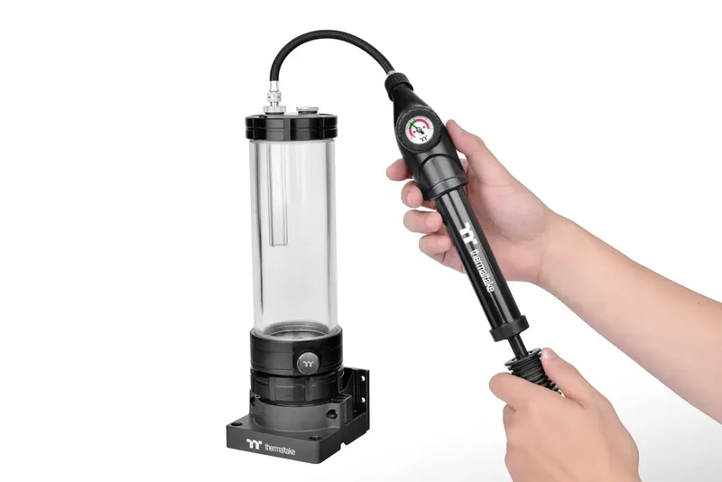 K Thermaltake Pacific Leak Tester van Thermaltake – cover 2 van 3