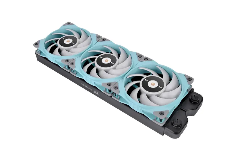 Toughfan 12 Turquoise High Static Pressure Radiator Fan van Thermaltake – cover 2 van 3