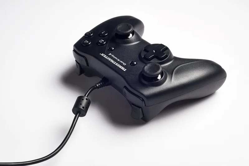 Dual Analog 4 - Bedrade Controller - Geschikt voor PC - USB 2.0 van Thrustmaster, Zwart – cover
