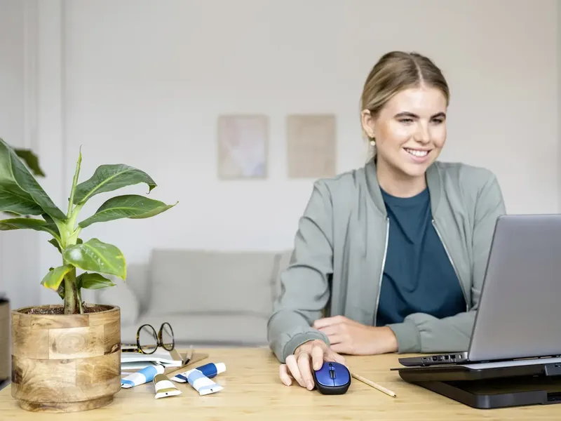 Yvi+ - Draadloze Muis - Compact - Stil från Trust, Blå – omslag 2 av 3